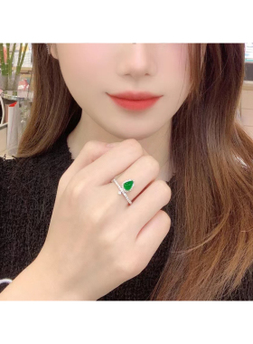 水滴0.8克拉天然祖母绿戒指女款18k金镶嵌绿色戒黄金色女戒清新