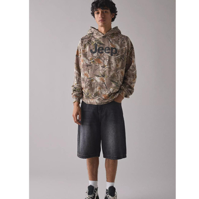 宽松版型胸前印花连帽卫衣