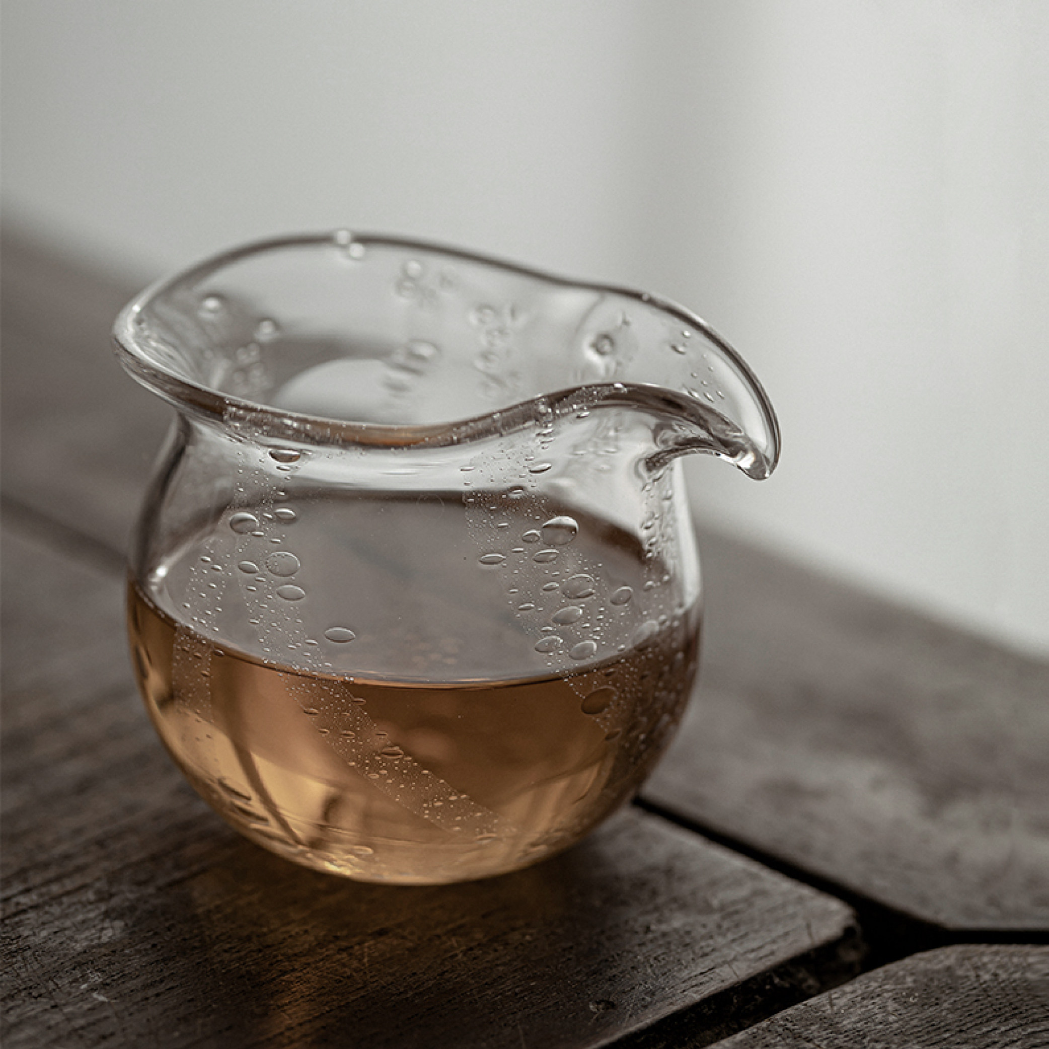 玻心璃语|疏雨|非白束口公道杯 钱袋子 玻璃 硝子 茶具 手工