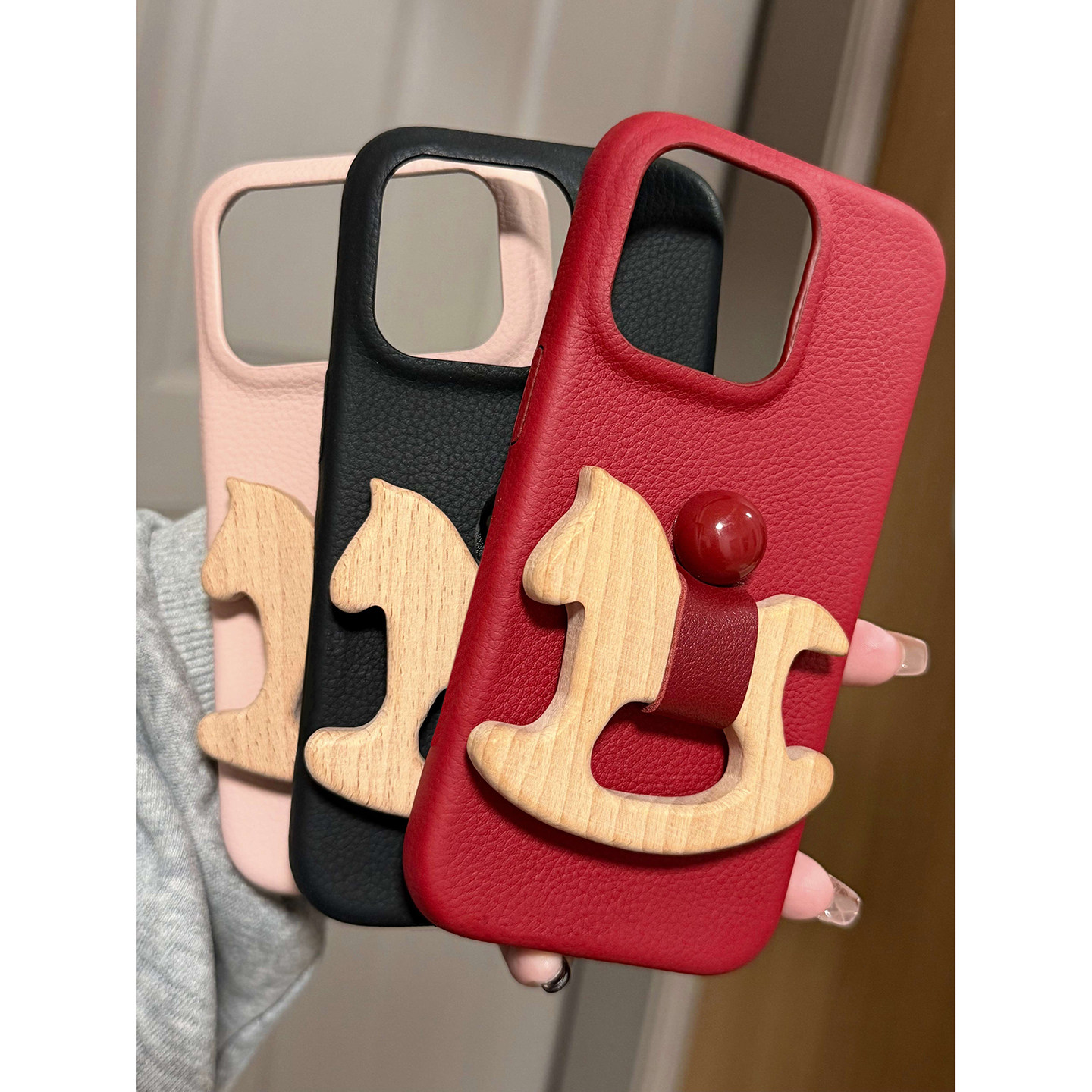 仿皮纹木马腕带适用苹果17promax手机壳女款16/15马年14硅胶13保护壳华为mate80/pura80软壳小米17PRO/reno15