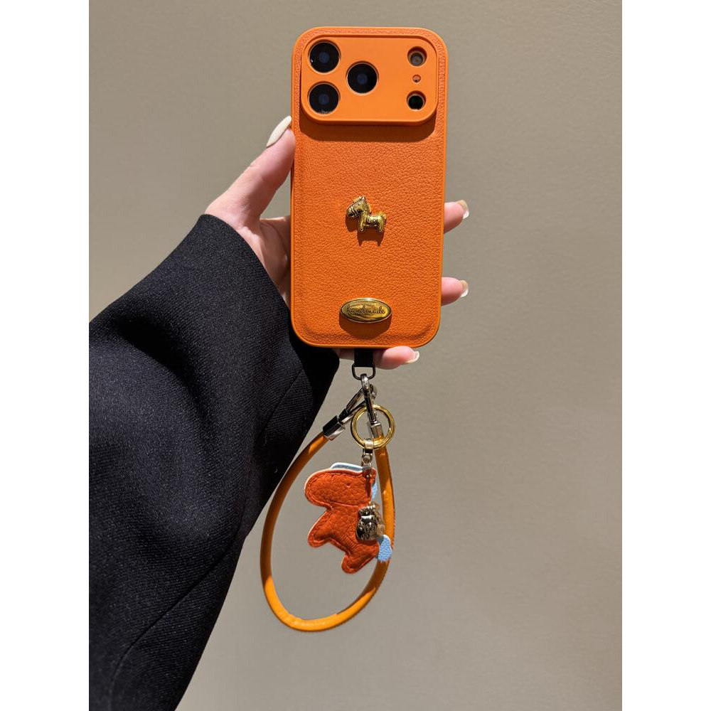 荔枝纹金马适用iPhone17promax手机壳新款16个性秋冬15皮纹软壳苹果14女款13promax斜挎绳12/11硅胶xsmax软壳