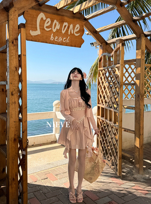 春上新温柔性感波西米亚异域风情重工收腰显瘦吊带连衣裙女