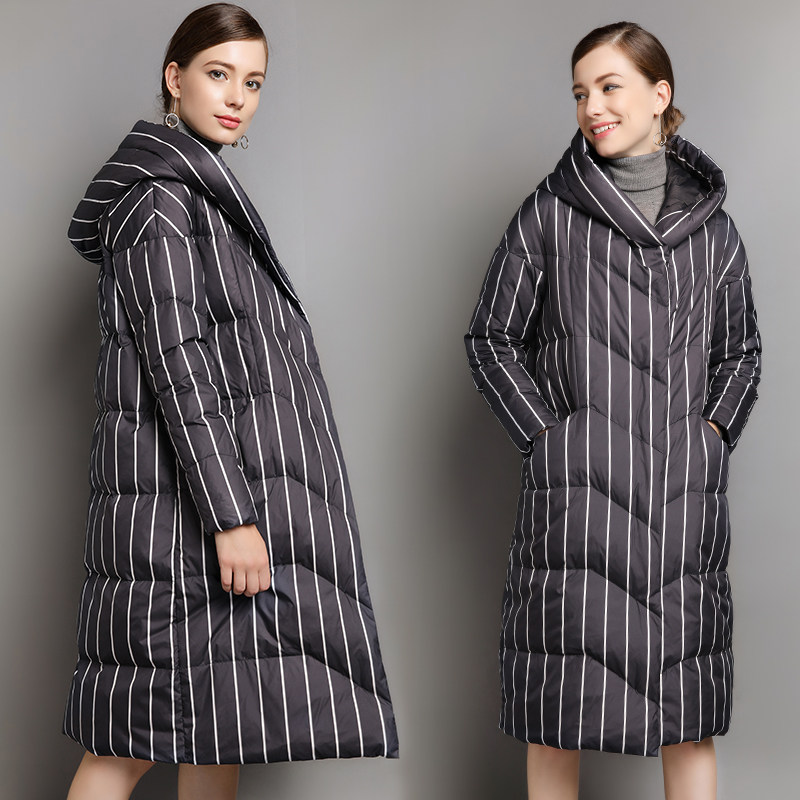 白鹅绒羽绒服冬季新款欧美条纹显瘦连帽柔软保暖中长款时尚外套女