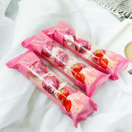 Lindt瑞士莲草莓白巧3粒装一条
