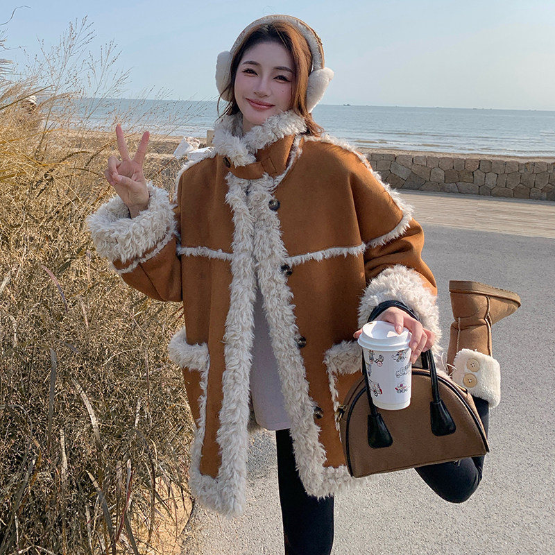 卡其色羊羔毛外套女冬季2025新款设计感毛毛拼接加绒加厚皮毛一体,女装短外套,浙宝089