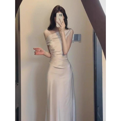 法式法式气质感荡领斜肩连衣裙收腰包臀醋酸缎面宴会礼服裙女