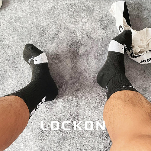 2双男士黑色字母运动袜中筒袜
