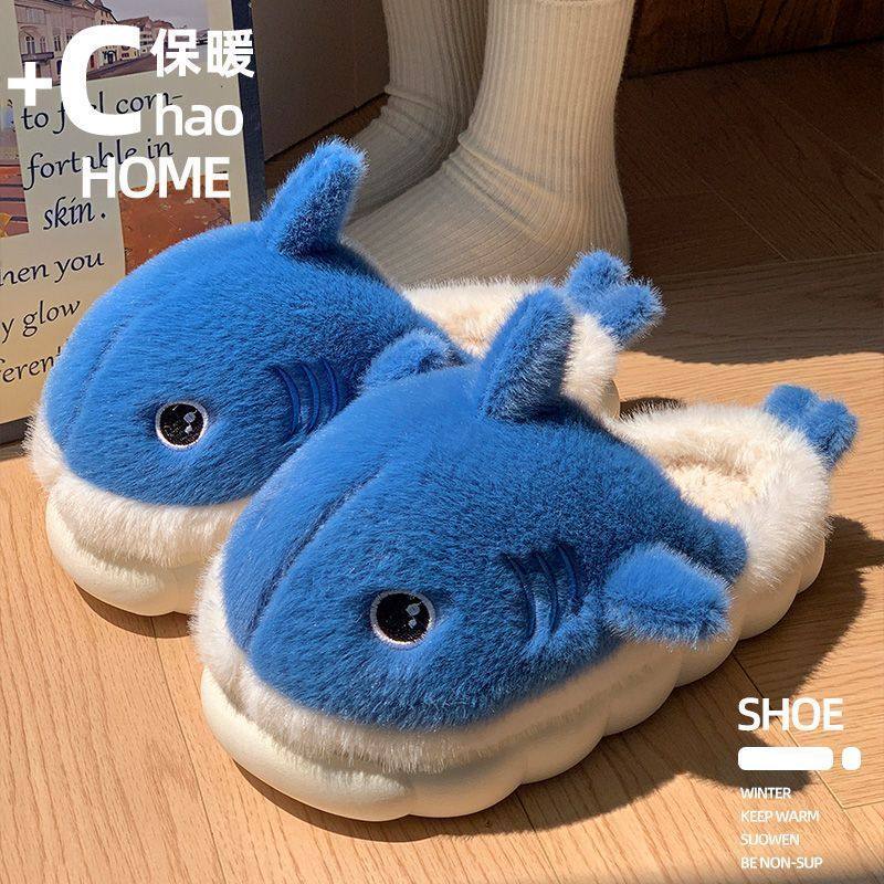 2025新款可爱鲨鱼棉拖鞋女士冬季加绒厚底居家保暖外穿情侣包跟鞋