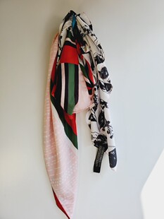 ZA家女士围巾春秋欧美印花仿真丝薄款丝巾卷边方巾多用途装饰披肩