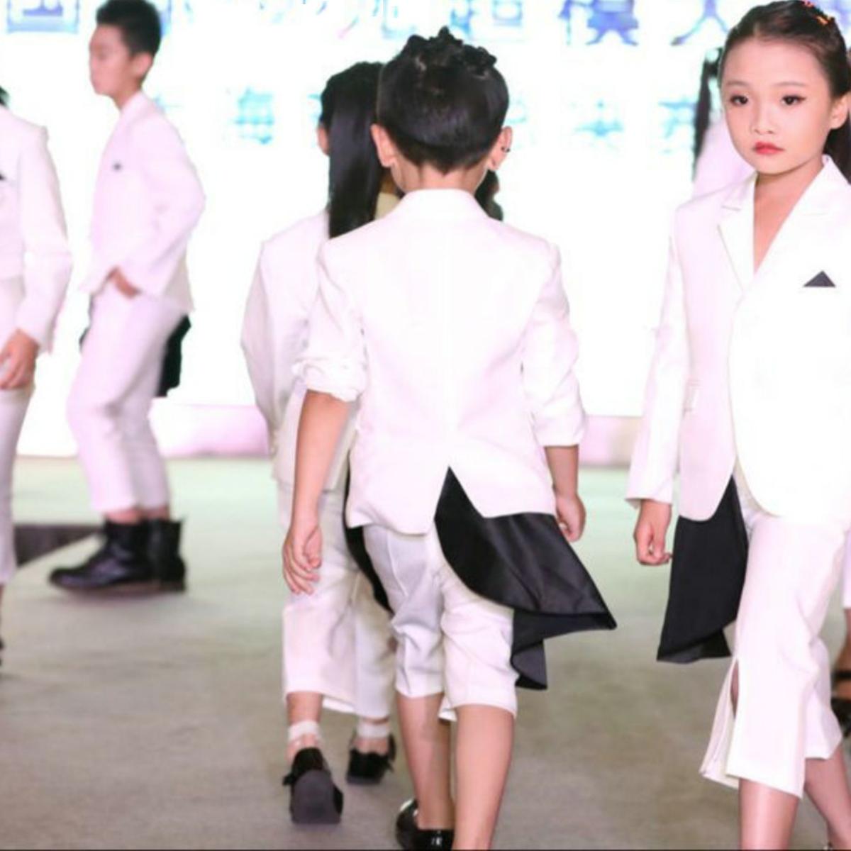 政宇轩高端T台模特白色高端西装开场秀集体班服跳舞走秀礼服定制