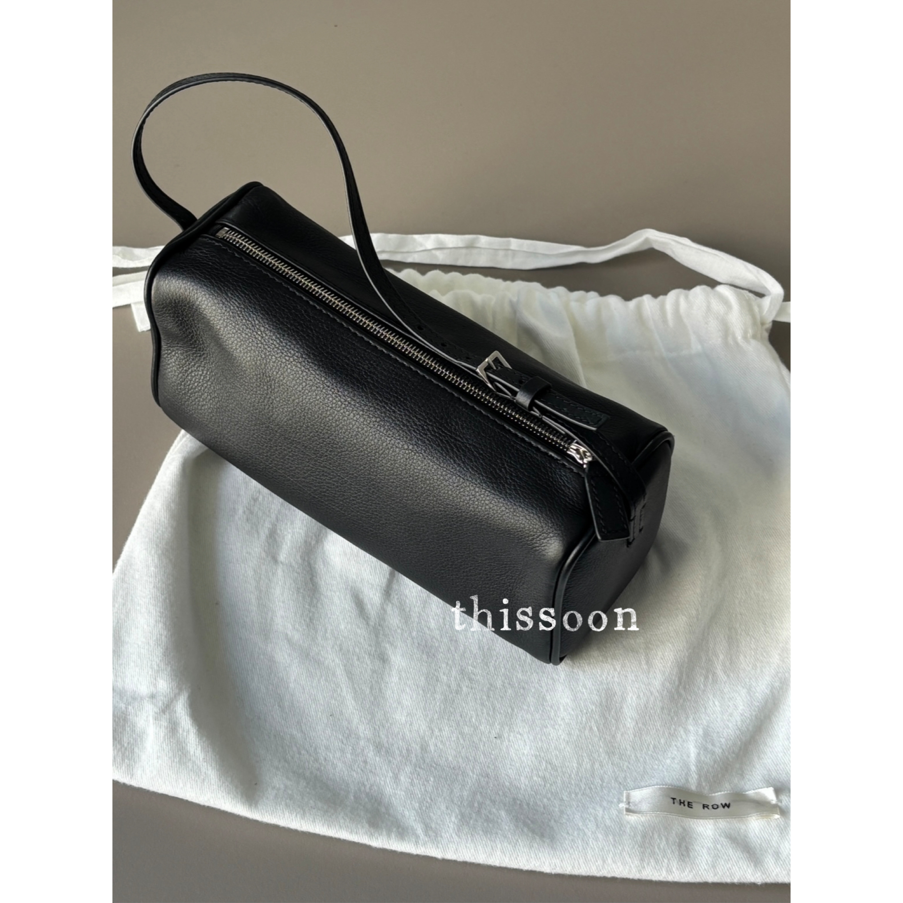 TheRow90s经典黑色牛皮圆筒包