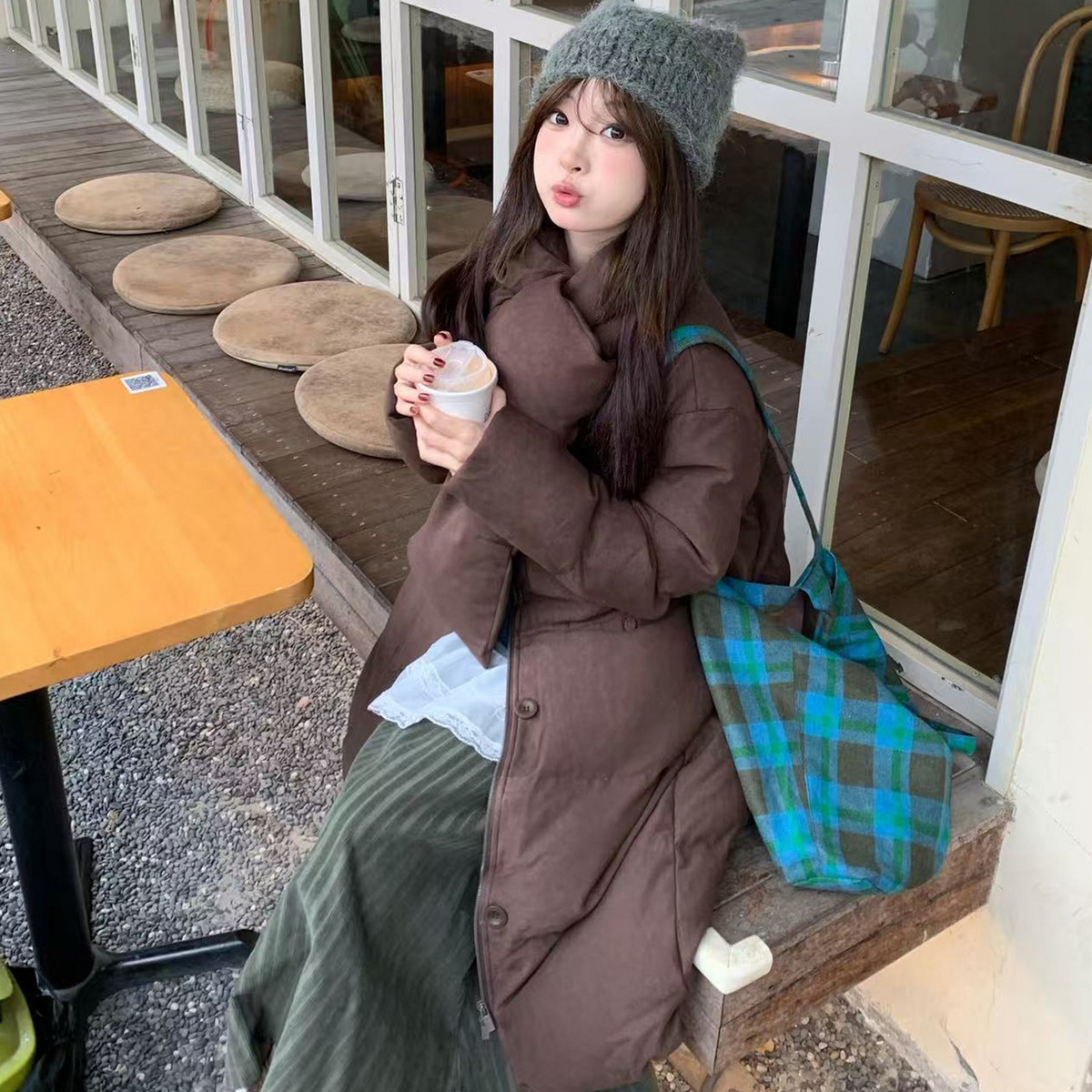 ELLE咖色围巾领长款羽绒服女2025冬季新款简约通勤90鸭绒加厚外套