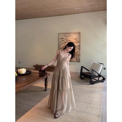 2025春夏早秋收腰吊带长裙 度假风辣妹背心 老钱风套装连衣裙