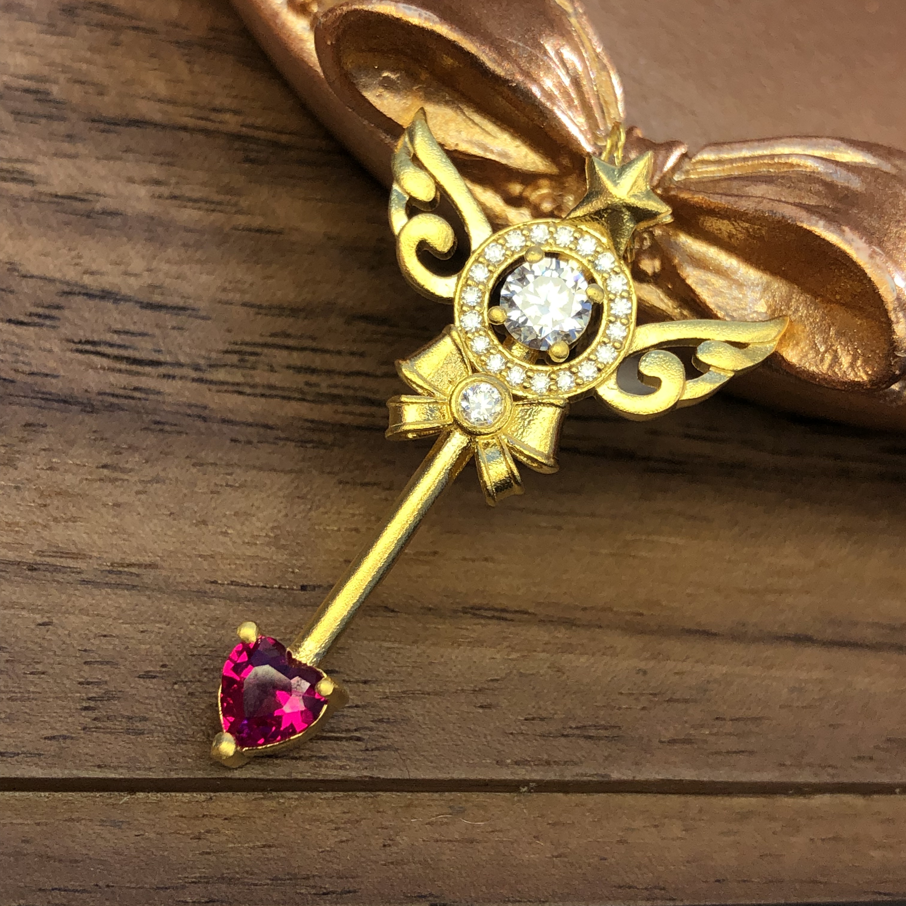 黄金足金999古法点钻星翼权杖粉色宝石天使之翼魔法棒吊坠