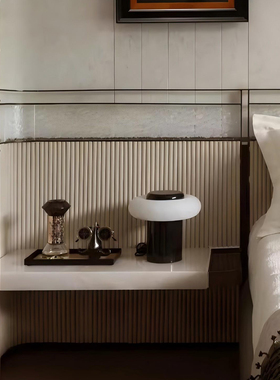 现代简约玻璃台灯卧室床头灯氛围感好物设计师装饰摆件黑白圆形