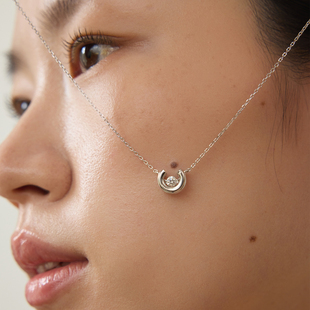 幸运圆弧马蹄跳动闪耀莫桑单钻通勤锁骨链项链 s925 PAUSA ANN