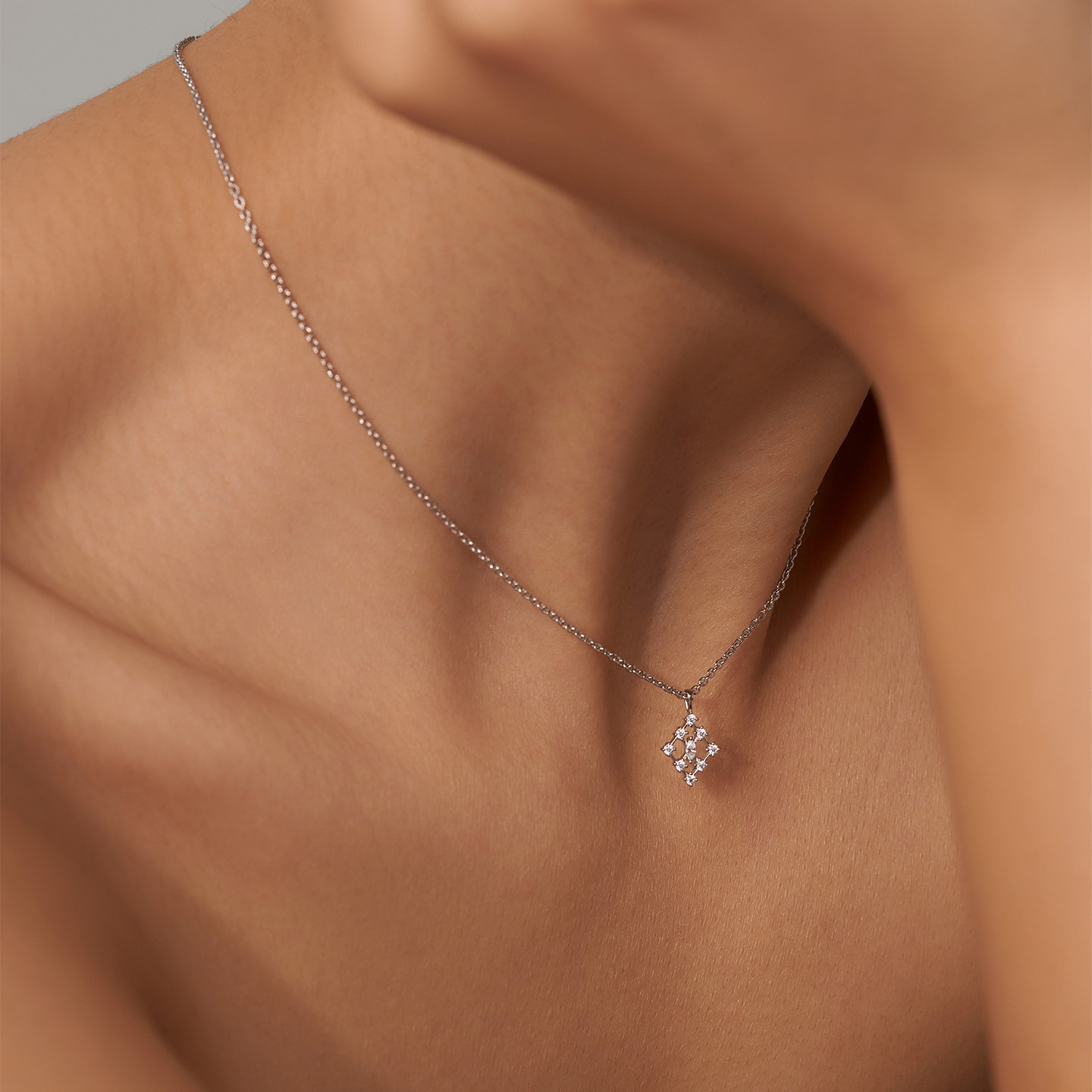 PAUSA ANN s925 吉瑞复古窗花马眼镂空通勤简约锁骨链项链