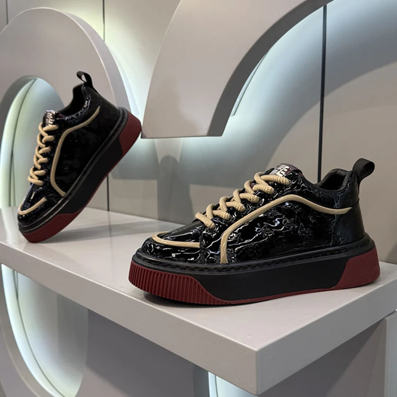 潮牌专柜印花漆皮板鞋男2025春季新款舒适软底百搭增高抖音快手爆