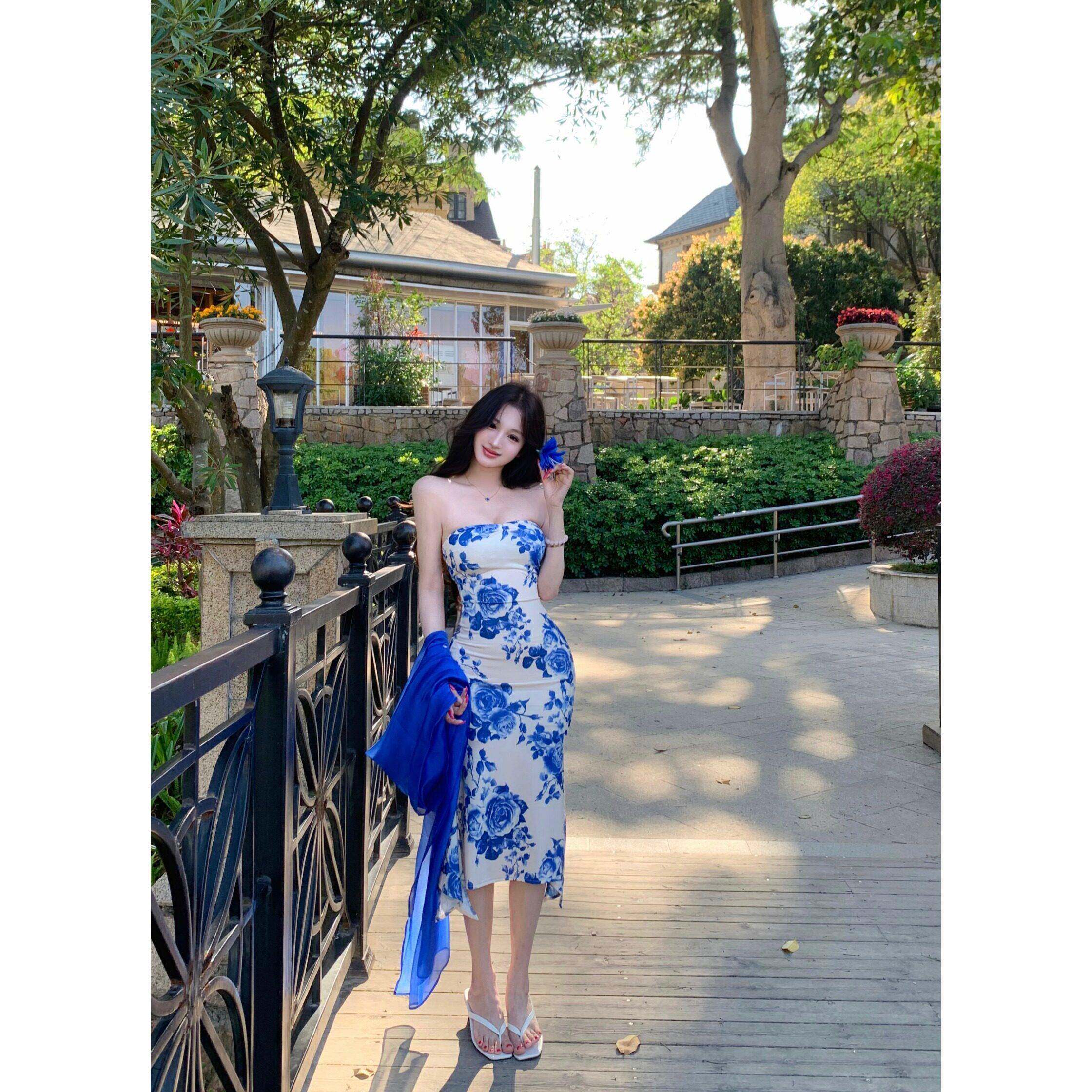 青花瓷蓝色印花无袖抹胸连衣裙女夏季修身中长款纯欲收腰包臀裙子