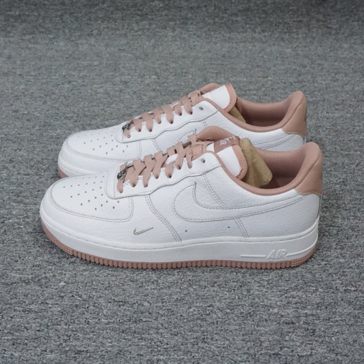 耐克Nike 男女Air Force 1空军一号运动休闲复古板鞋 IB6543-100 - 实物图