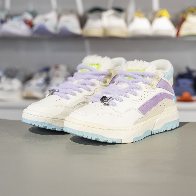 李宁休闲鞋女子2023冬季新款惟吾MID 联名加绒板鞋AGCT224