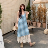 蓝色俏皮格纹连衣裙女夏季高级感甜美风减龄蕾丝拼接假两件吊带裙，女装连衣裙，2D111