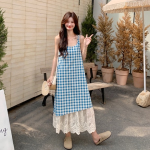 蓝色俏皮格纹连衣裙女夏季高级感甜美风减龄蕾丝拼接假两件吊带裙图片