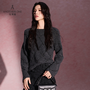 ANOTHER ONE安那迪慵懒风落肩设计短款毛衣菱形格纹圆领针织衫女