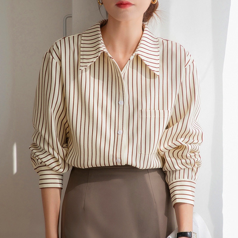 高级轻奢洋气条纹衬衫女款2026新款独特漂亮巨好看超火减龄衬衫