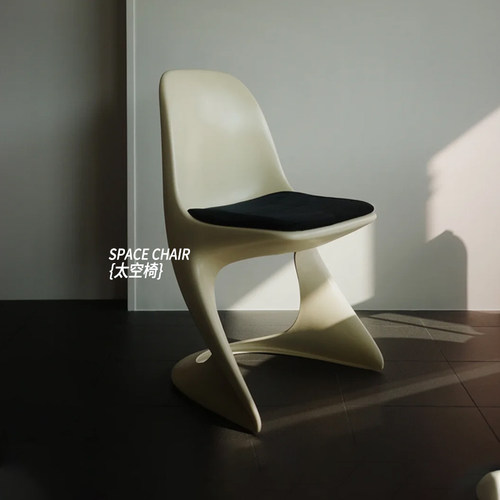 现代法式奶油风设计师餐椅简约创意客厅餐厅创意洽谈休闲椅太空椅