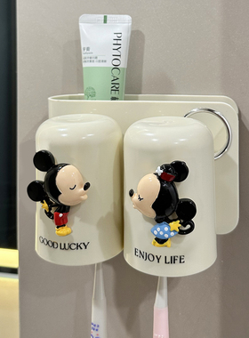 情侣牙刷置物架漱口杯一对挂墙式一家三口刷牙杯牙膏牙缸架子套装