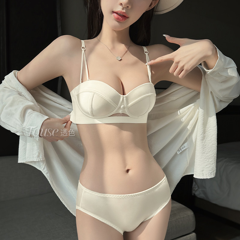 缎面无痕内衣女生小胸聚拢收副乳2025新款半杯防滑无肩带文胸套装
