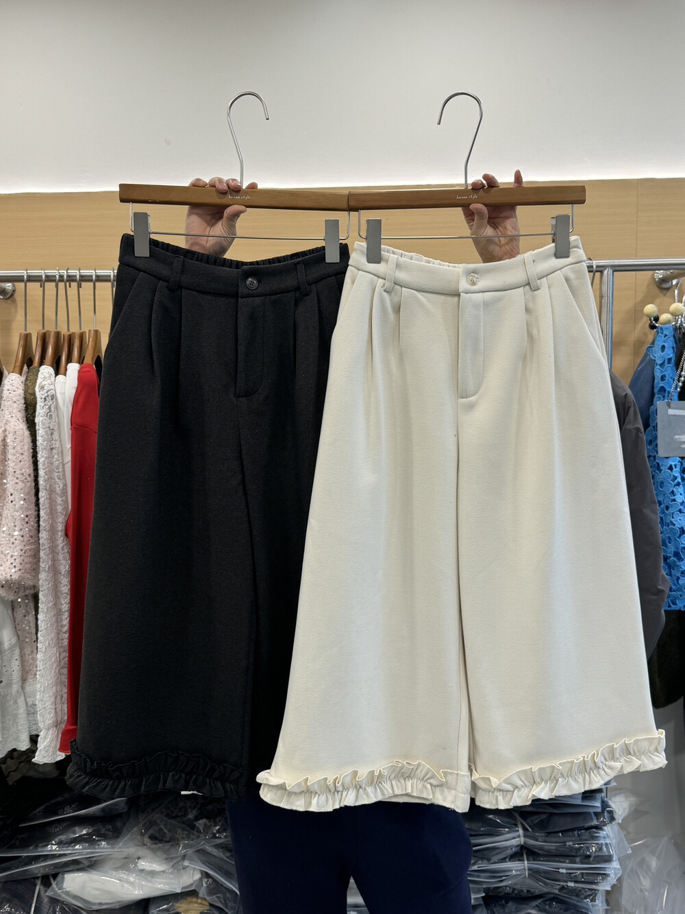 2025冬季新款韩系复古波点加绒花边半身裙女小众设计感时髦中裙子