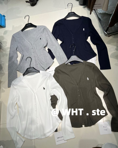 WHT早秋新款时髦系扣V领修身显瘦长袖上衣女舒适休闲百搭T恤开衫