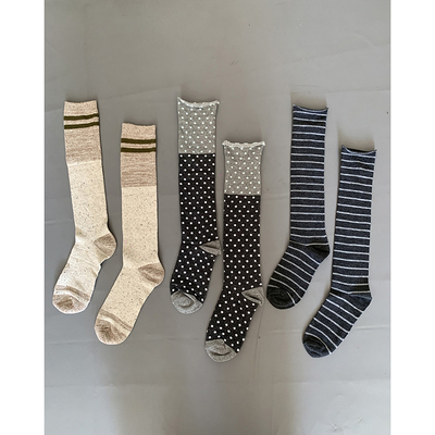 出口尾dan，秋冬氛围条纹波点长筒袜