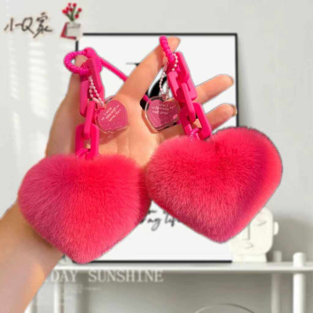 真獭兔毛毛绒绒爱心形链条汽车钥匙包包挂件挂饰ins礼物亚克力链