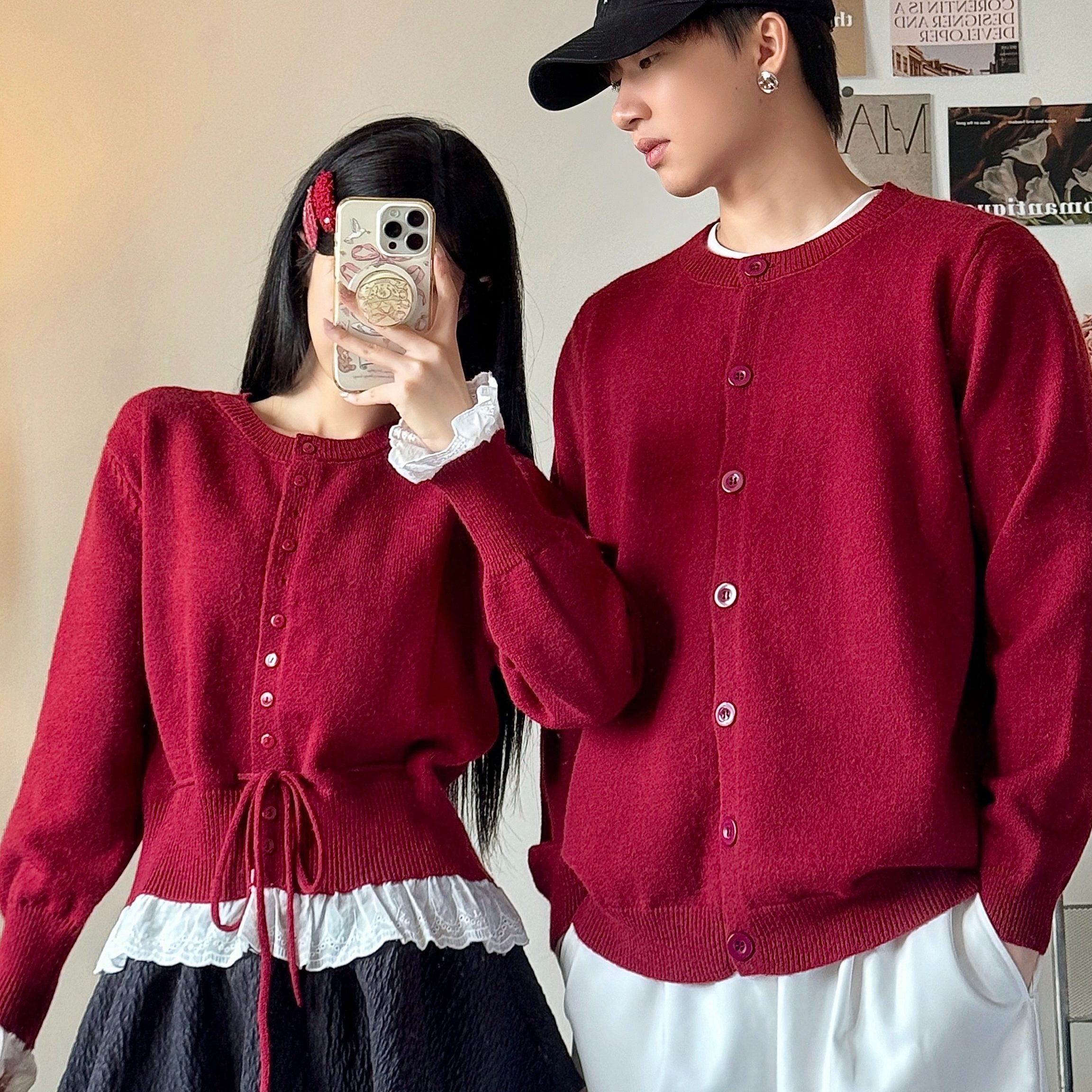 2025新款情侣装花边拼接红色毛衣系带收腰设计宽松针织开衫潮毛衣