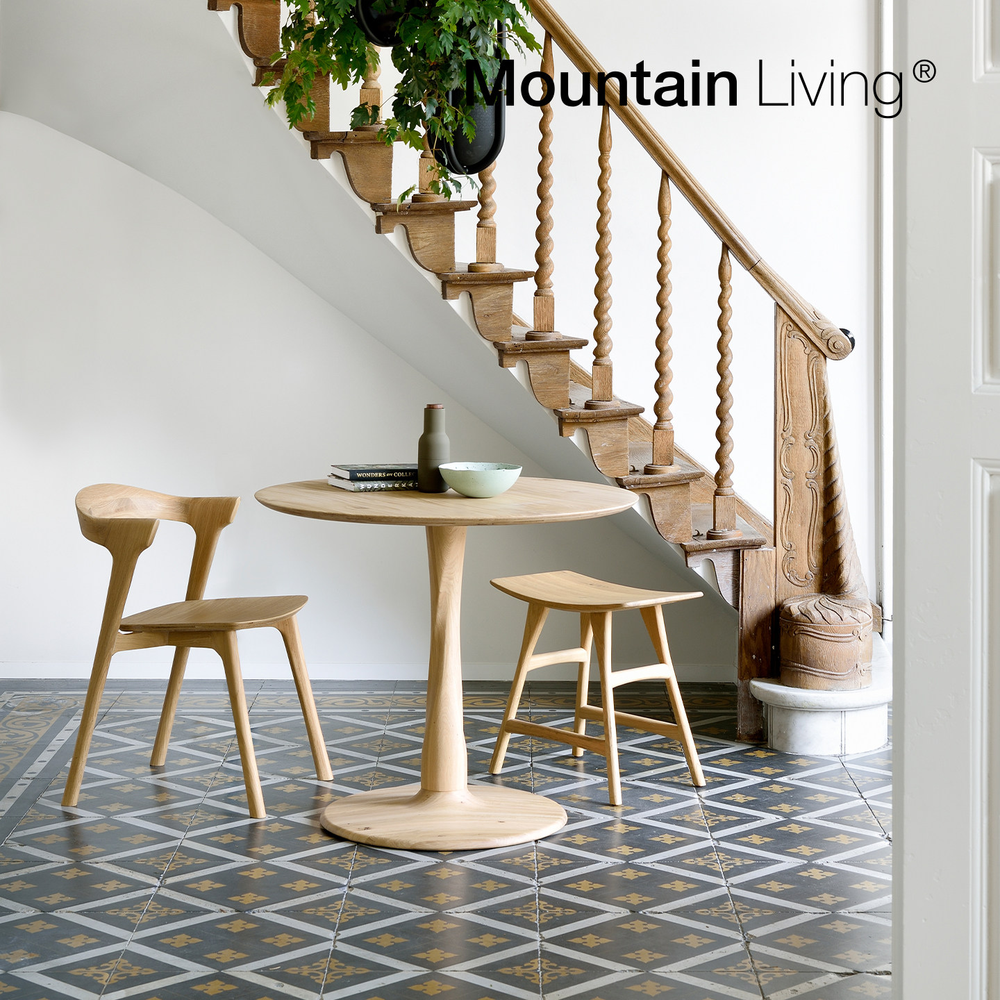 MountainLiving进口橡木家具纯实木餐桌圆桌中古风餐厅家用小户型