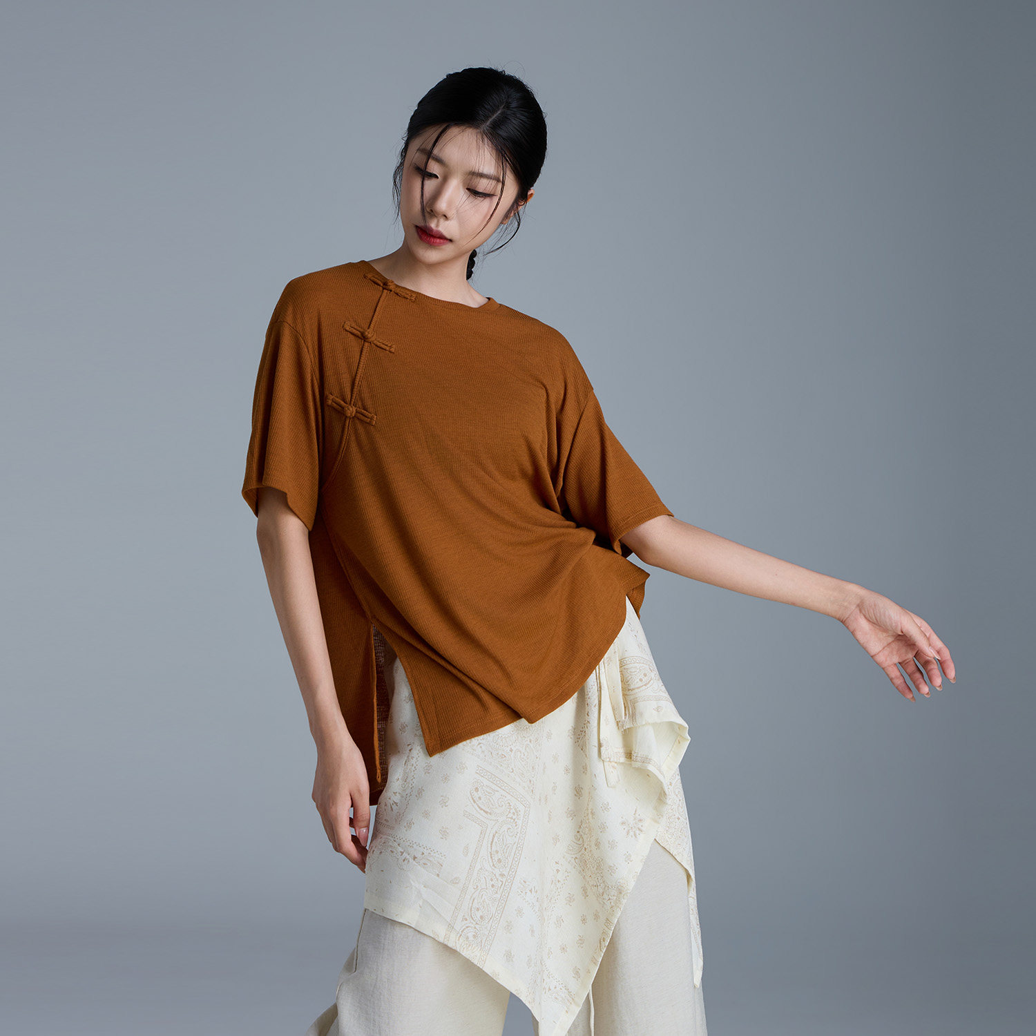 华丽独秀现代舞练功服短袖上衣T恤新中式宽松显瘦舞蹈服演出服女图片
