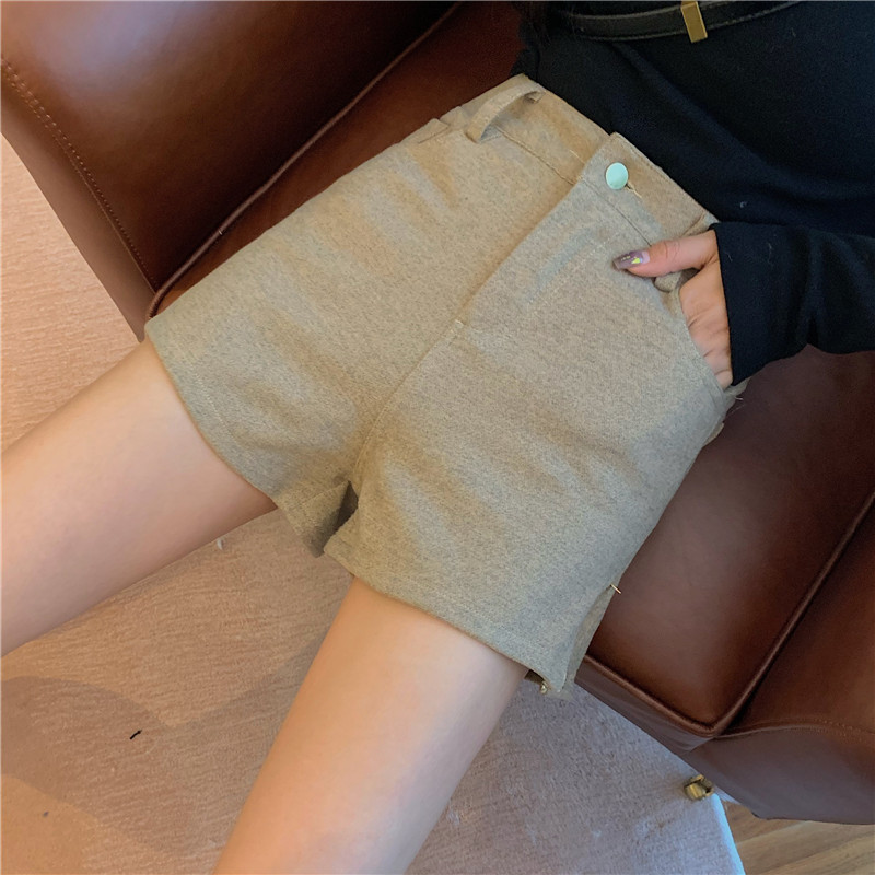 Realistic retro style with side zipper woolen shorts