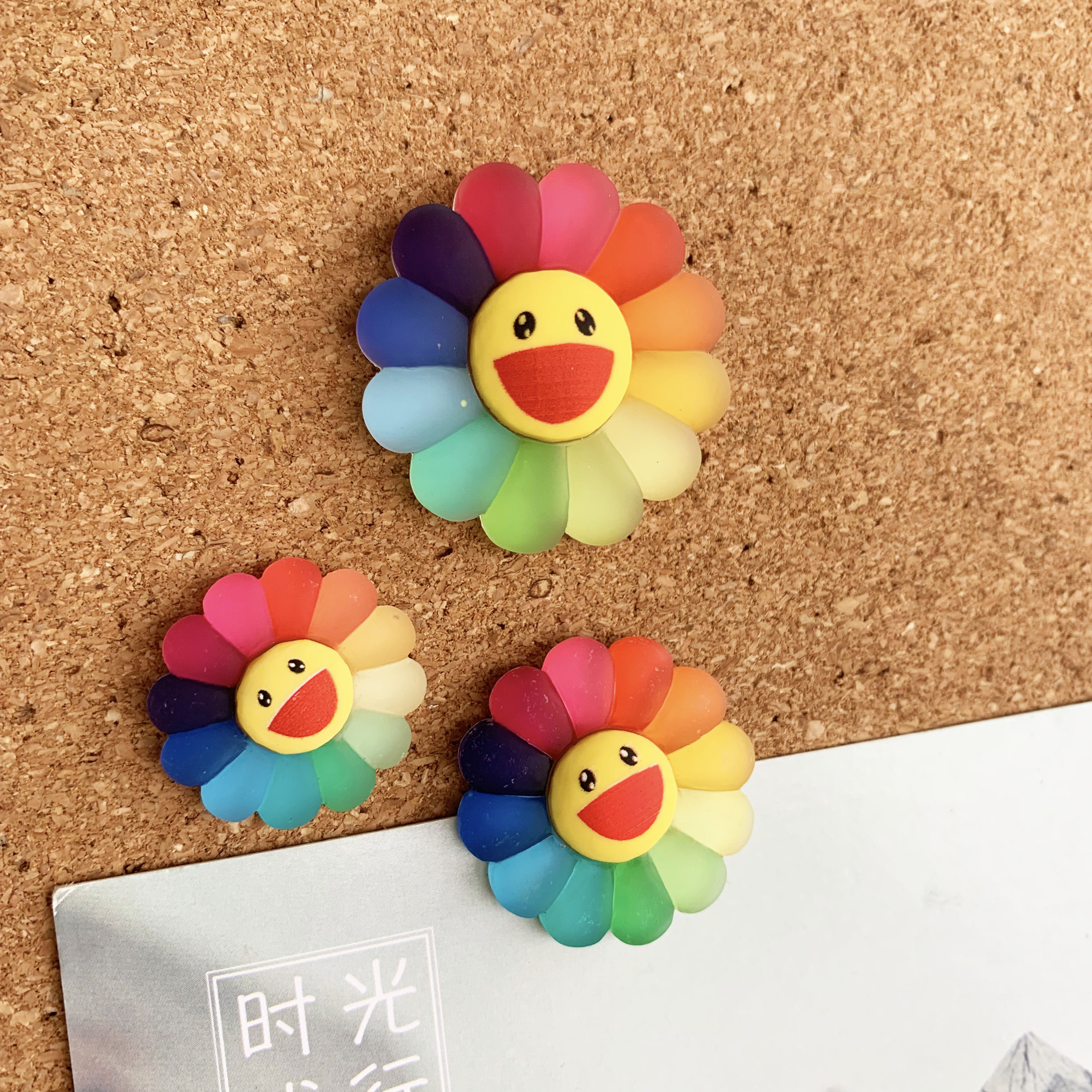 3个七色彩虹笑脸卡通天气图钉