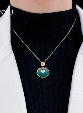 国风绿色仿玉石平安锁项链