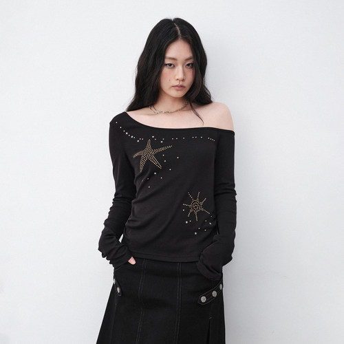 THELIGHT2026ss新海星烫钻收腰斜领长袖T恤女露肩修身凉感莱赛尔