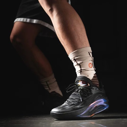 Anta狂潮7 A-SHOCK PRO低帮中足碳板篮球鞋男款黑色