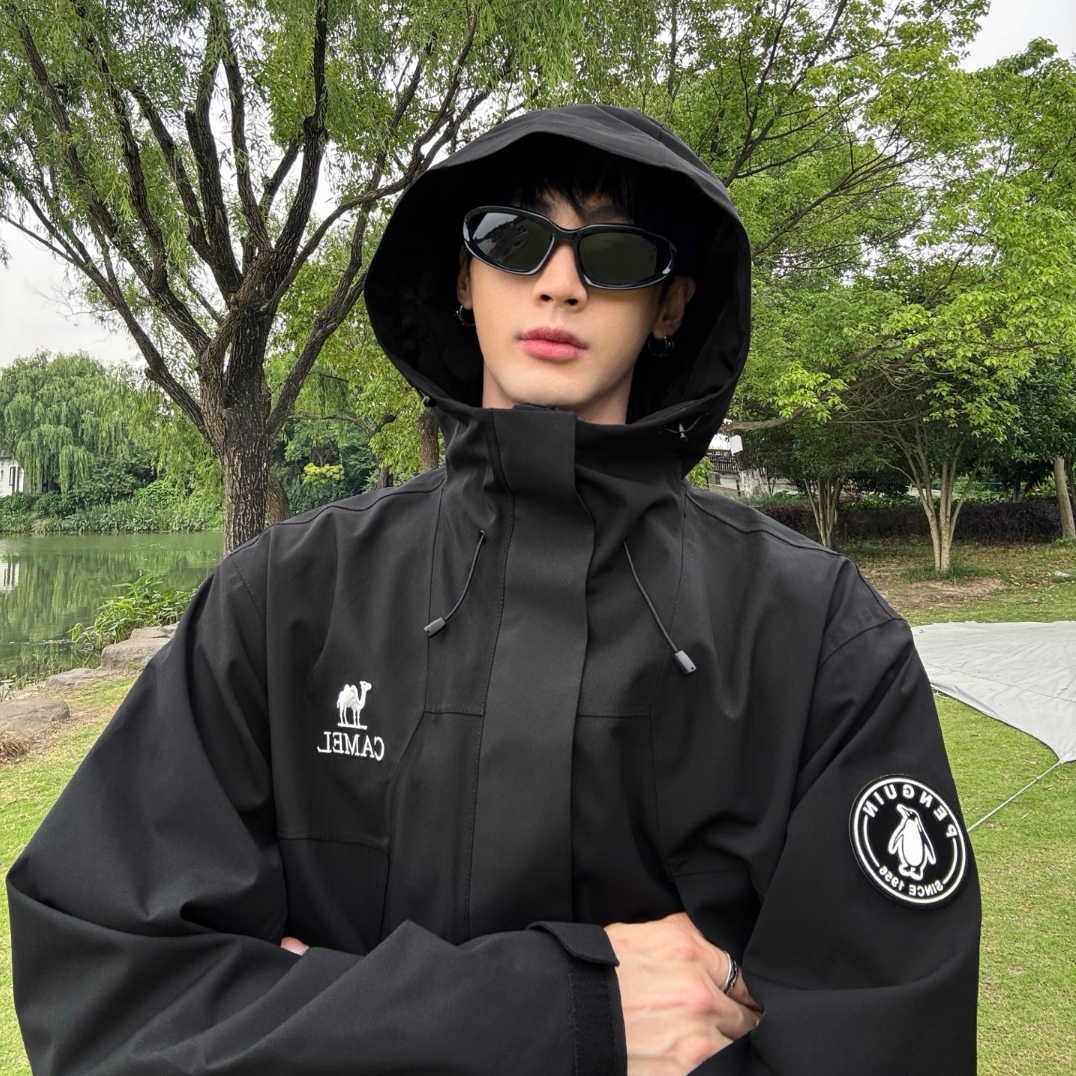 企鹅   x 骆驼 联名款 蛟龙 全天候系列户外可调节连帽单层冲锋衣