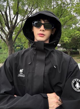 企鹅   x 骆驼 联名款 蛟龙 全天候系列户外可调节连帽单层冲锋衣