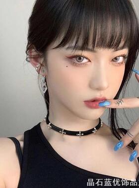 张元英同款黑色皮绳十字架choker