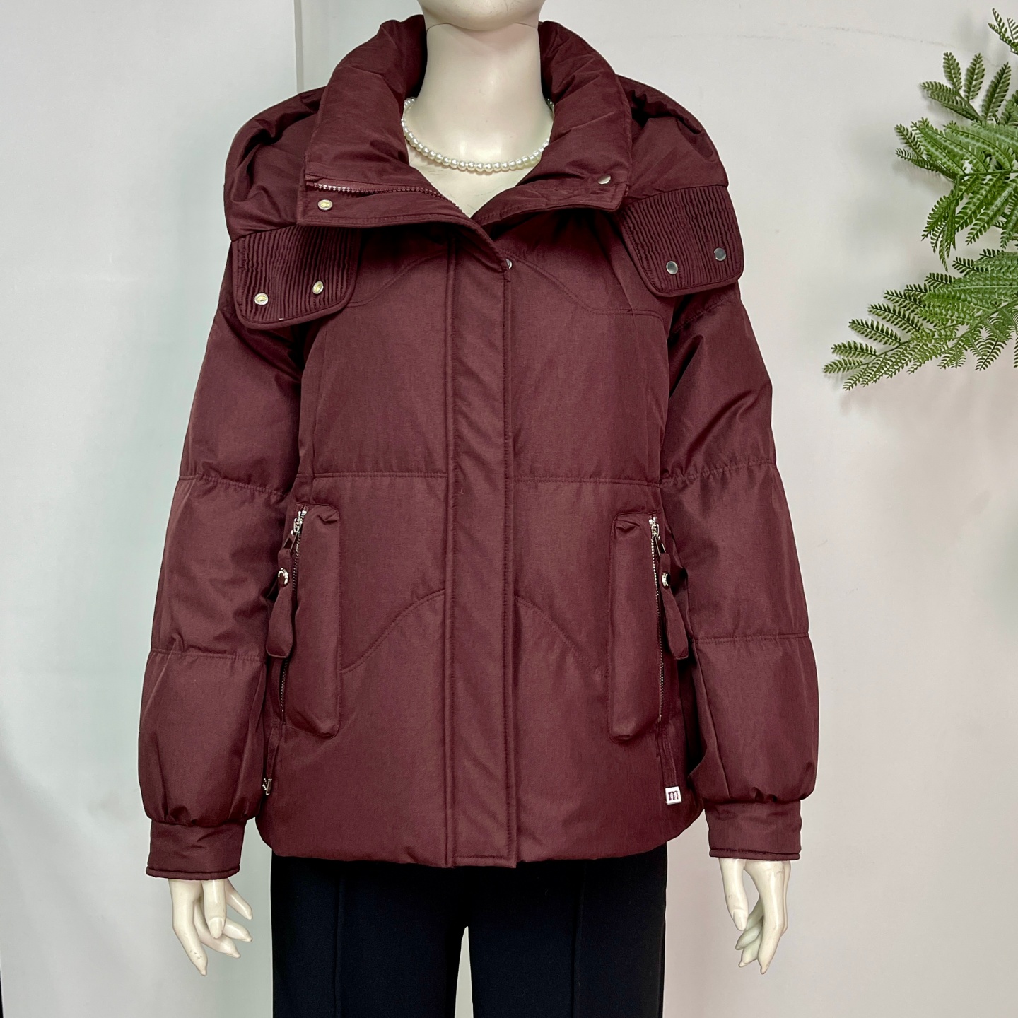 中老年短款时尚连帽白鸭绒羽绒服