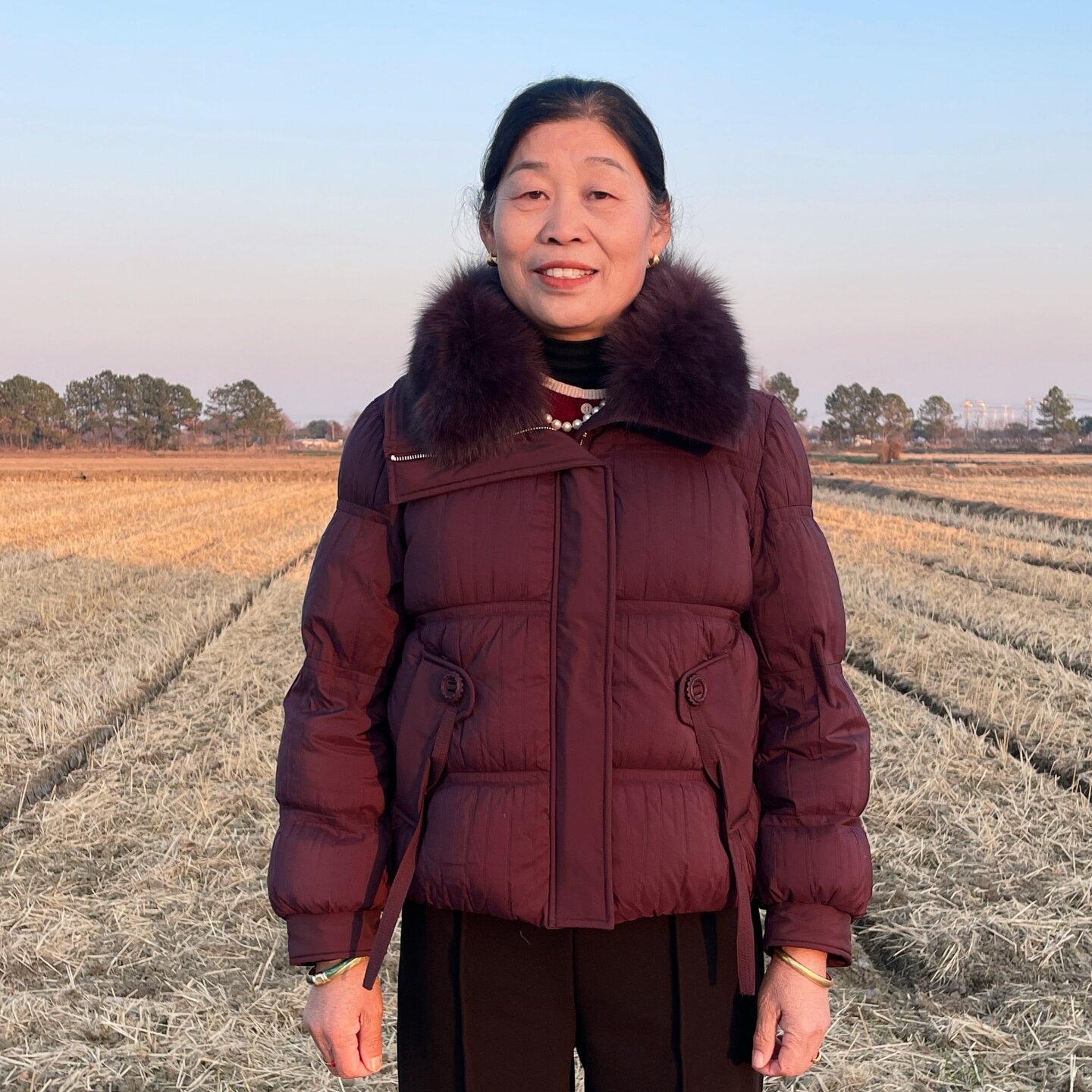 中年妈妈冬季大毛领羽绒服外套女保暖2025新款中老年人高级感棉袄