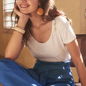 复古小众19S夏季 小清新刺绣冬青小花宽松性感T恤上衣 大U型领法式